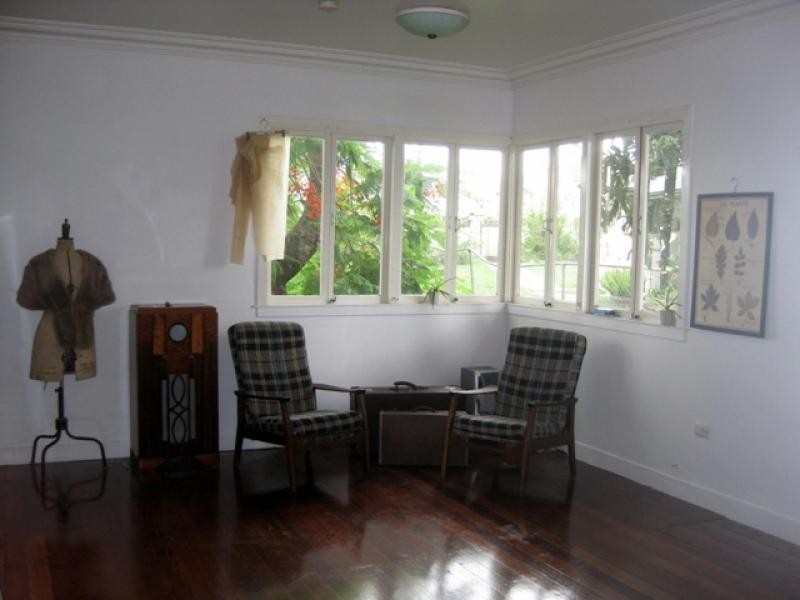 8 Schelbach Street, Booval QLD 4304