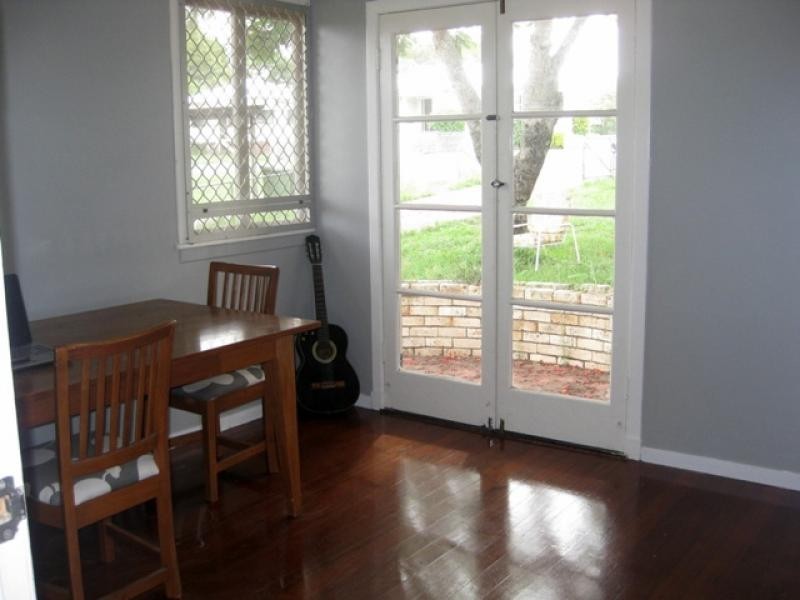 8 Schelbach Street, Booval QLD 4304