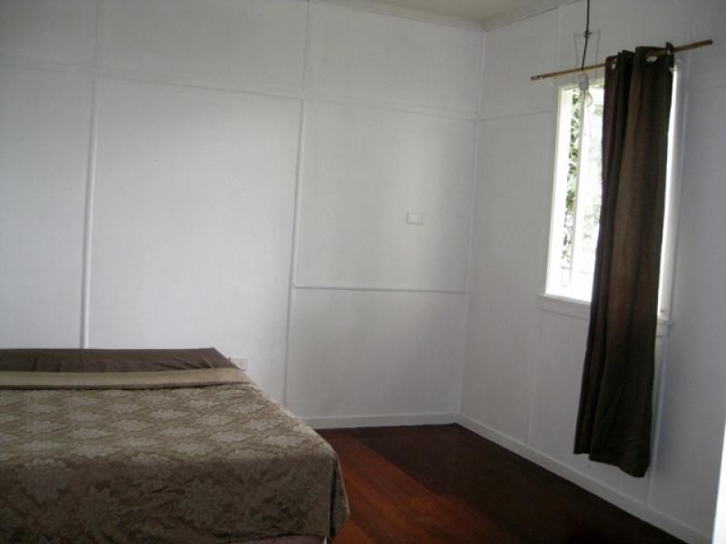 8 Schelbach Street, Booval QLD 4304