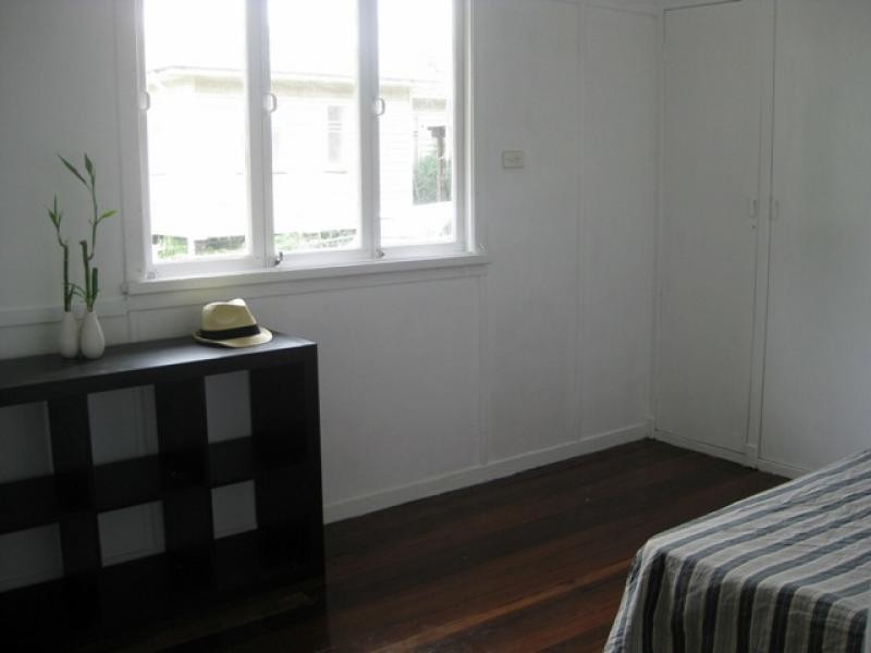 8 Schelbach Street, Booval QLD 4304