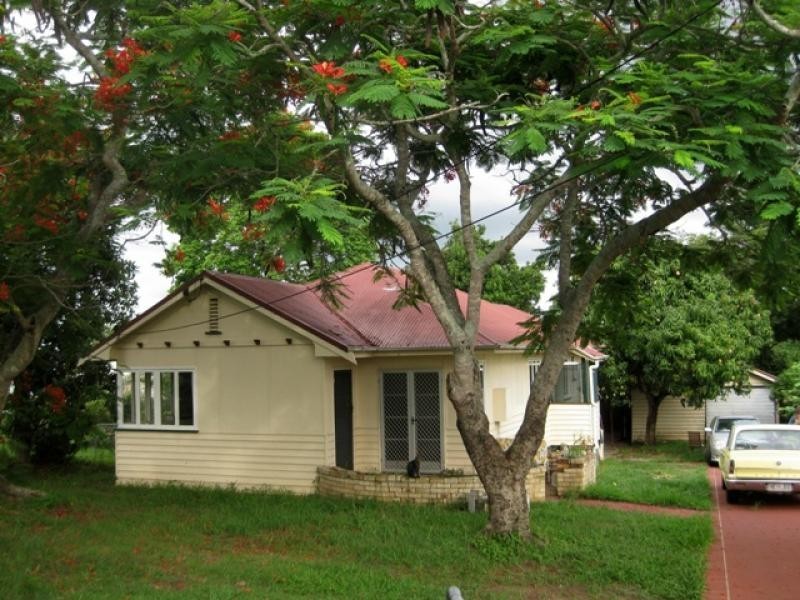 8 Schelbach Street, Booval QLD 4304