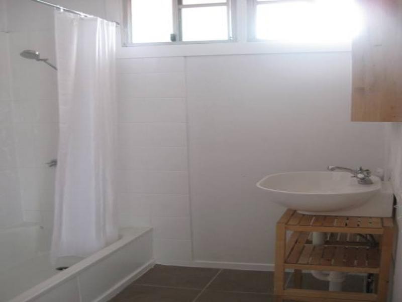 8 Schelbach Street, Booval QLD 4304