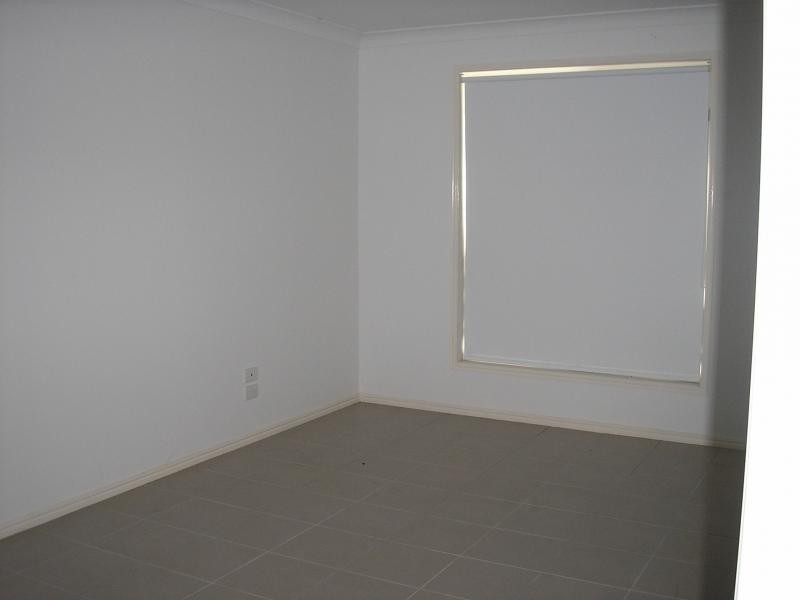 16 Dossie Street, Riverview QLD 4303