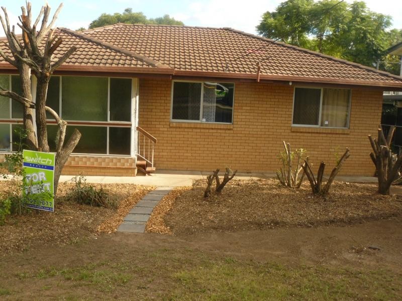 8 Fraser Street, Leichhardt QLD 4305