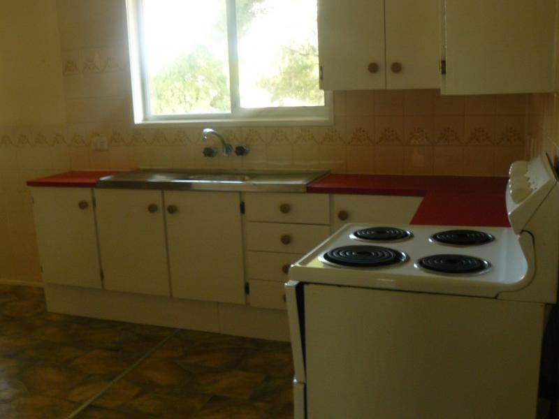 8 Fraser Street, Leichhardt QLD 4305