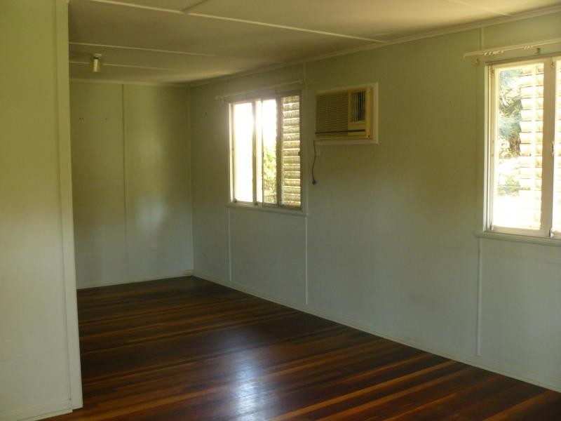 71 Simmons Rd, North Ipswich QLD 4305