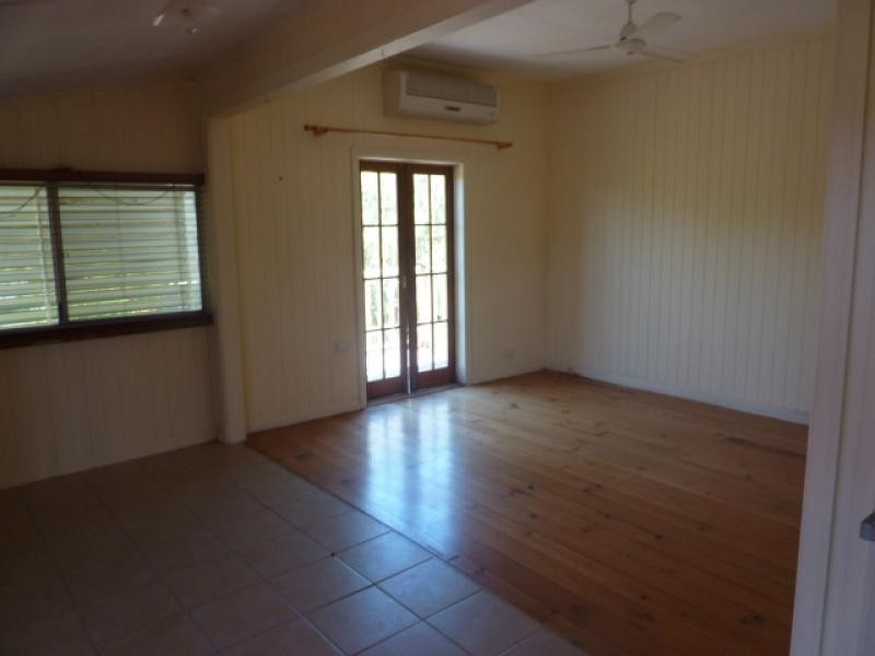 42 Barclay Street, Bundamba QLD 4304