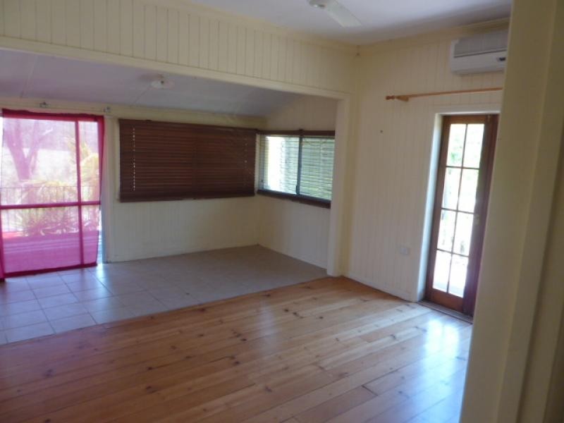42 Barclay Street, Bundamba QLD 4304