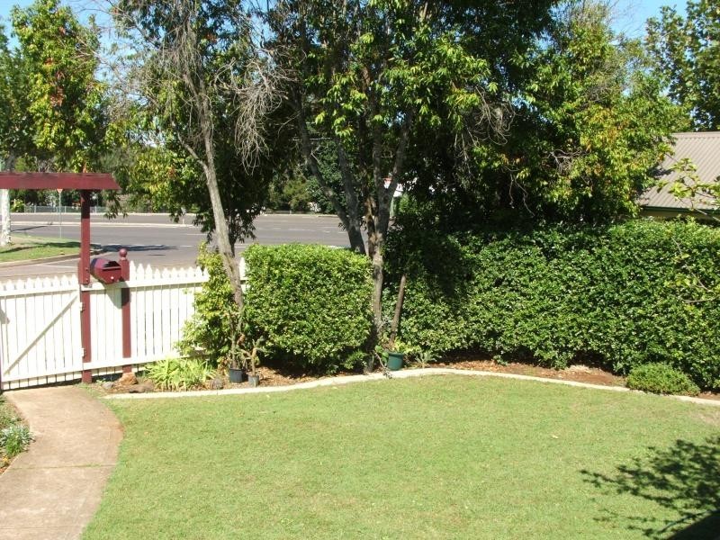 4 Avon Street, Leichhardt QLD 4305