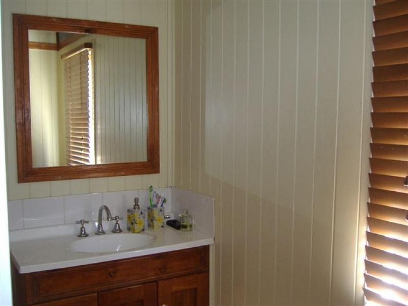 90  Barclay Street, Bundamba QLD 4304