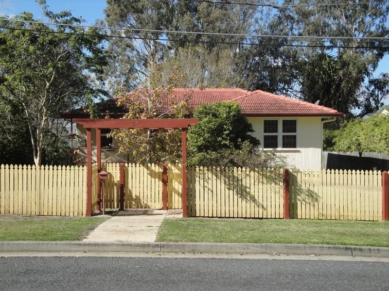 28 Caroline Street, Riverview QLD 4303
