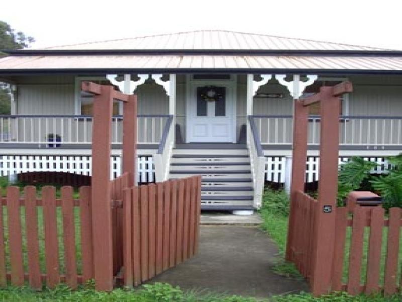 5 Phillip Street, Leichhardt QLD 4305