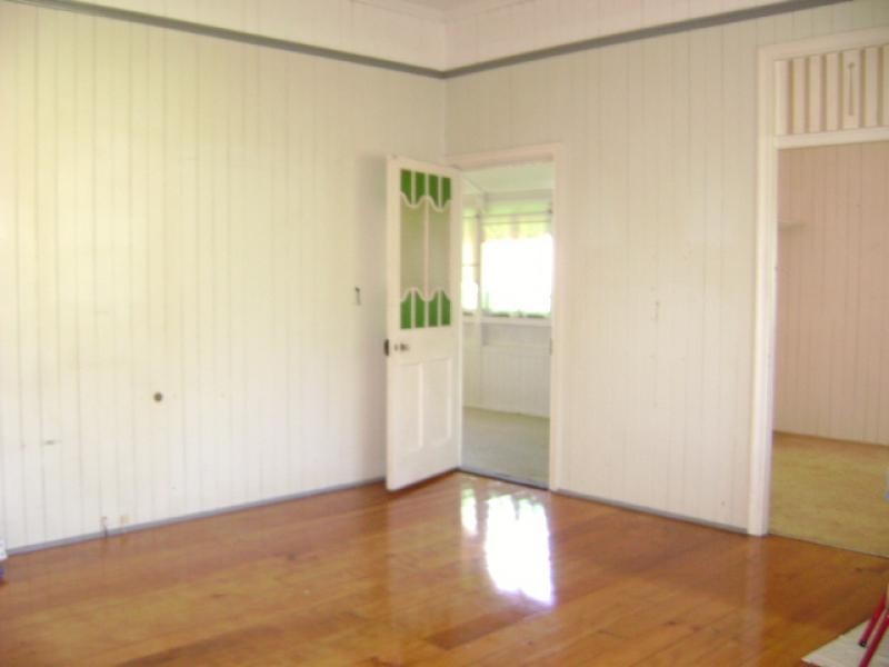 32 Woodford Street, One Mile QLD 4305