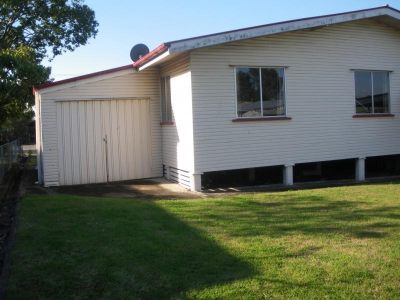 33 Edwards Street, Eastern Heights QLD 4305