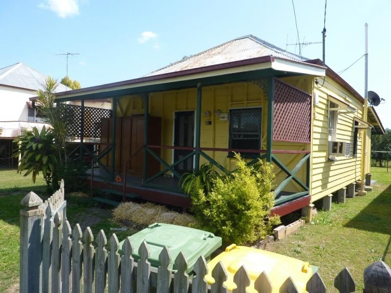 6 Lindsay Street, Bundamba QLD 4304