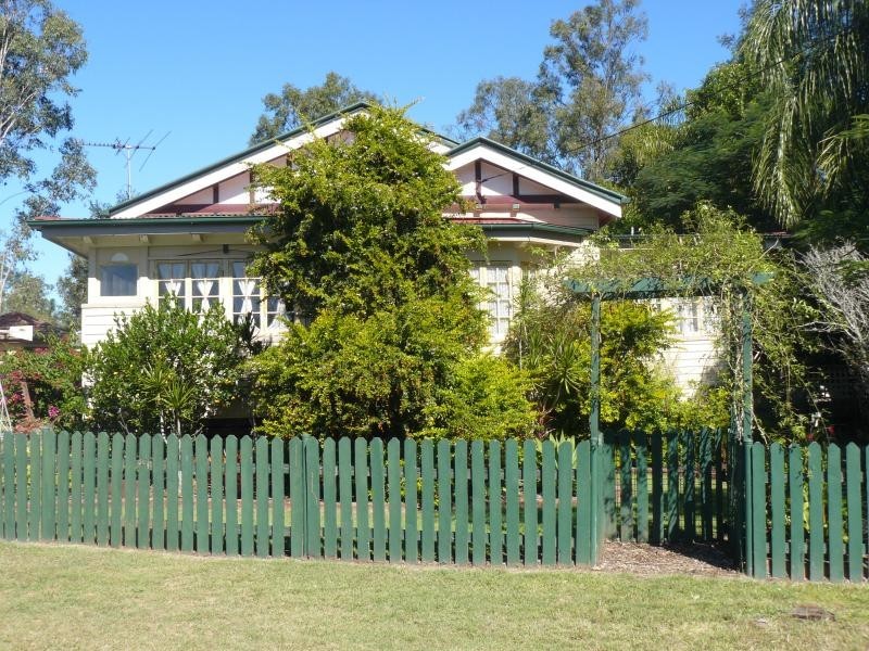 8 Erskine Street, Fernvale QLD 4306