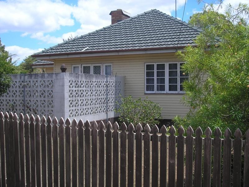 17 Phillip Street, One Mile QLD 4305