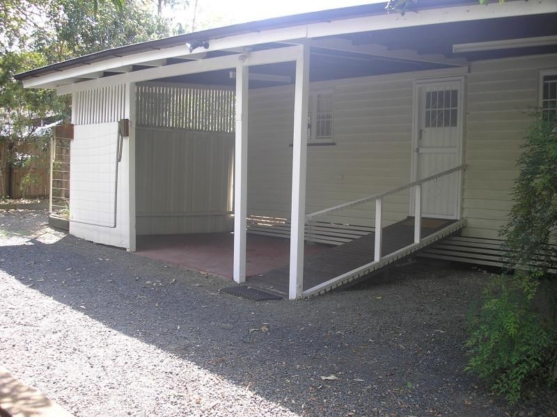 8 Chermside Road, Eastern Heights QLD 4305