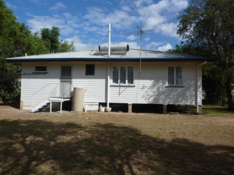 26 Selwyn Street, North Booval QLD 4304