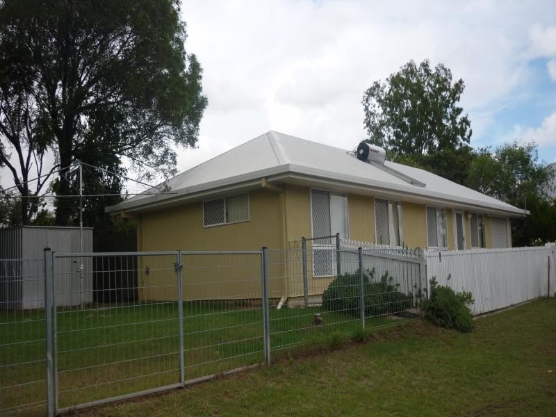1 Simpson Street, North Ipswich QLD 4305