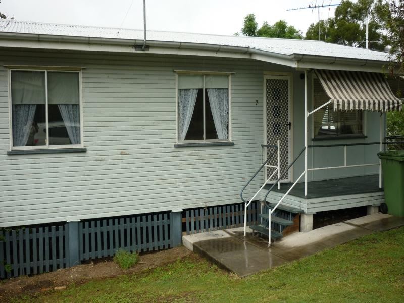 7 Logan Street, North Booval QLD 4304