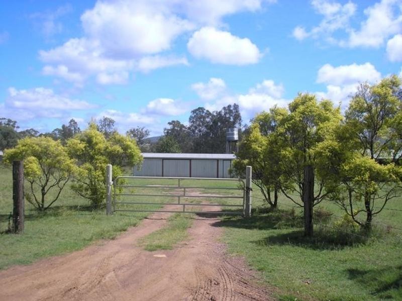 74 Wybalena Road, Pine Mountain QLD 4306