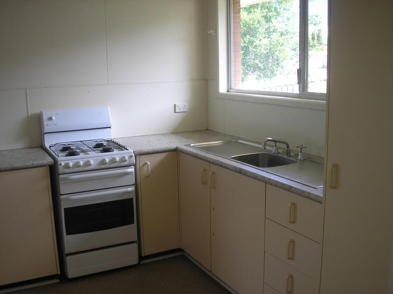 6 Young Street, Riverview QLD 4303