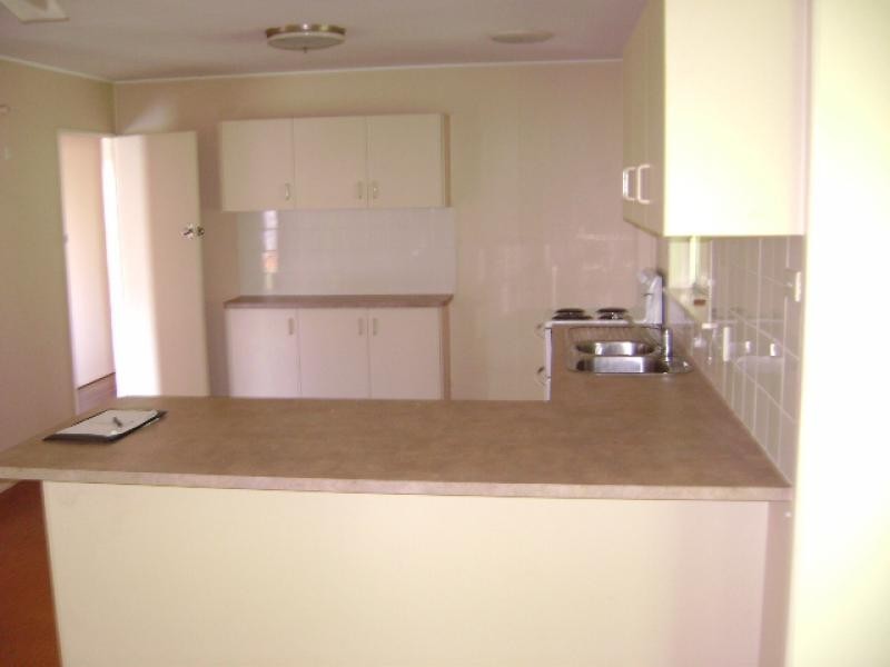 1/9 Green Street, Booval QLD 4304