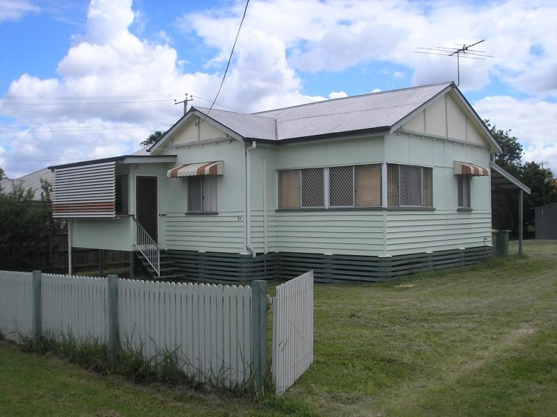 43 Easton Street, Silkstone QLD 4304