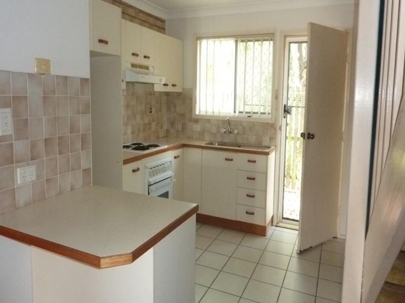 8/16 Lindsay Street, Bundamba QLD 4304