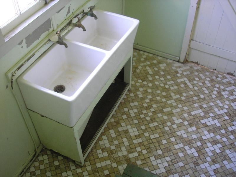 11 Edward Street, One Mile QLD 4305