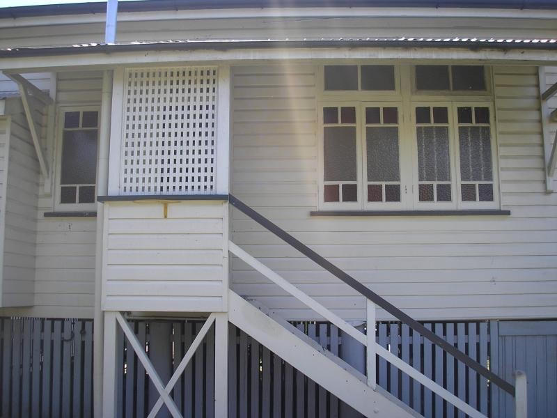 25 Brisbane Road, Newtown QLD 4305