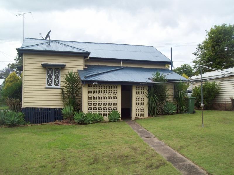 17 Hamilton Street, Booval QLD 4304