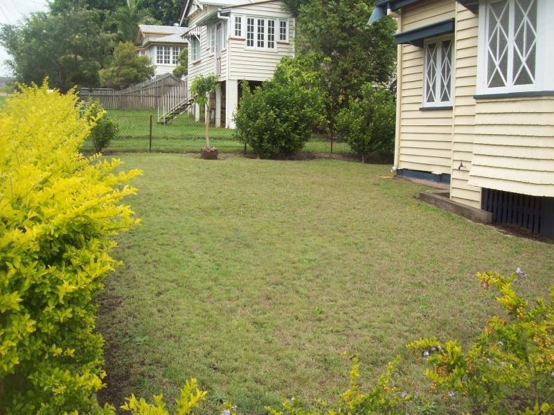 17 Hamilton Street, Booval QLD 4304