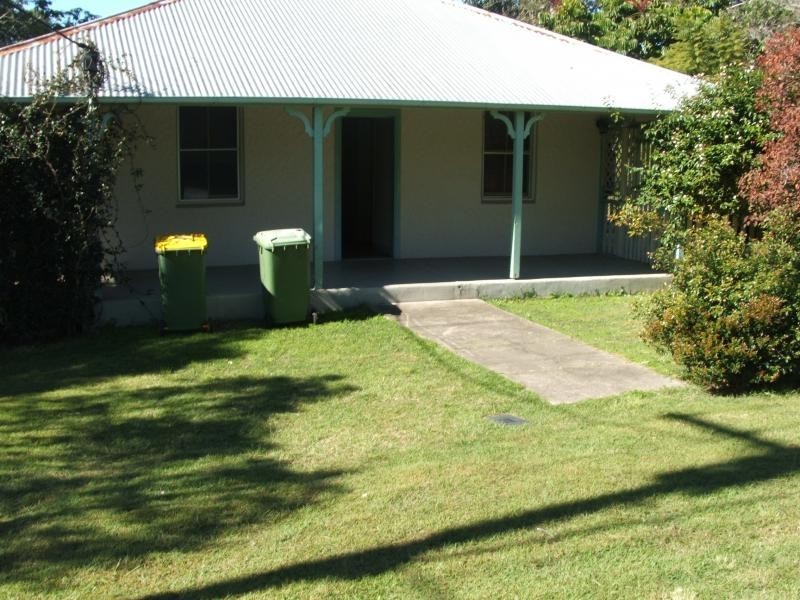 8 Law Street North, Redbank QLD 4301