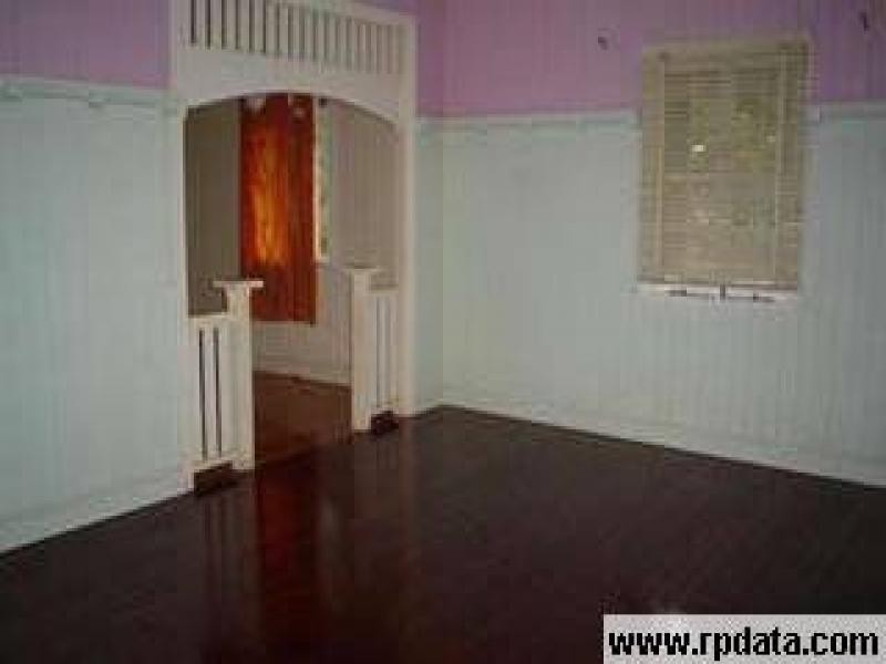 29 Brisbane Road, Newtown QLD 4305