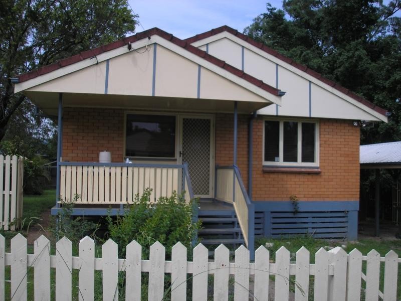 20 Gibbs Street, Riverview QLD 4303