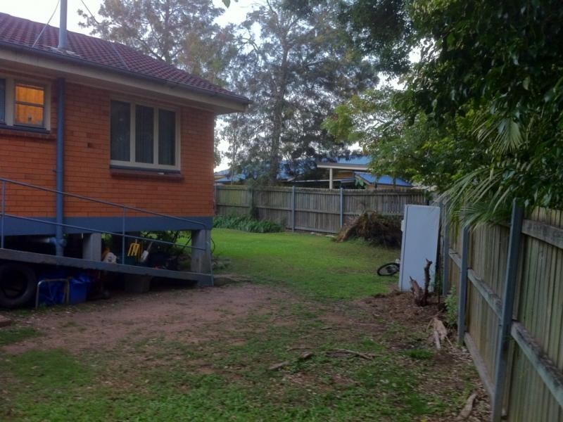 20 Gibbs Street, Riverview QLD 4303