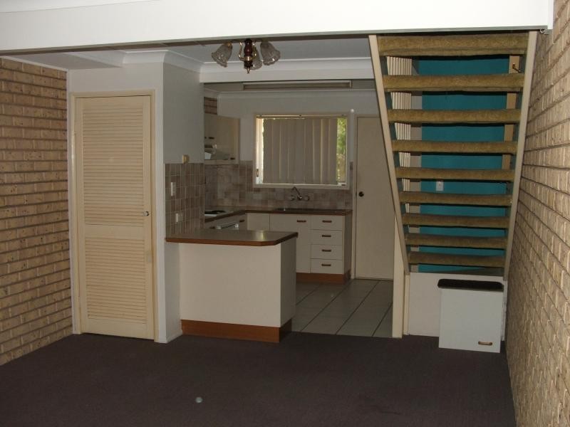 8/16 Lindsay Street, Bundamba QLD 4304