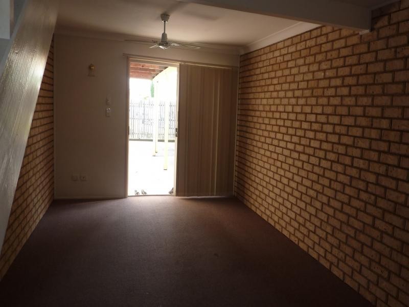 8/16 Lindsay Street, Bundamba QLD 4304