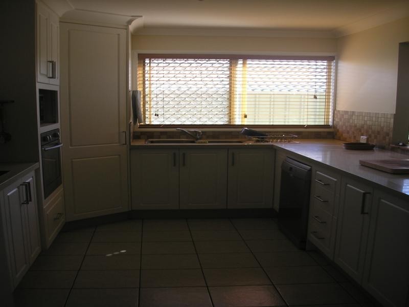 71 Sandalwood Drive, Yamanto QLD 4305