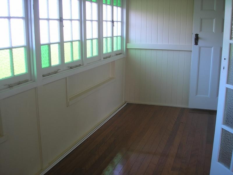 31 Brisbane Road, Newtown QLD 4305