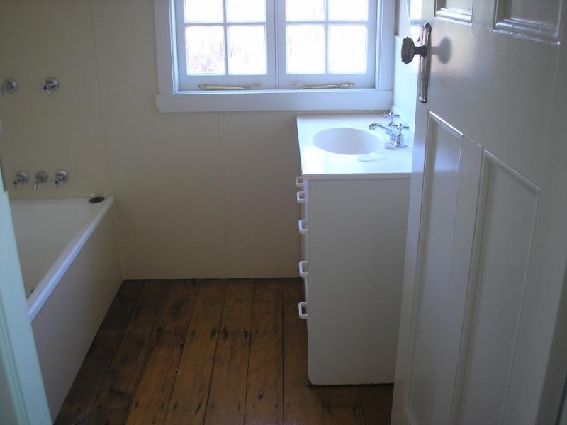 31 Brisbane Road, Newtown QLD 4305