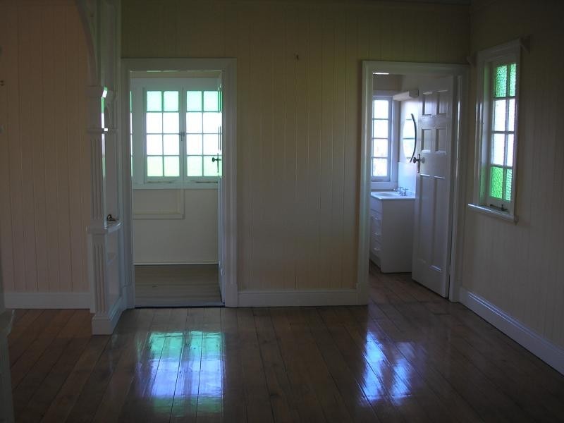 31 Brisbane Road, Newtown QLD 4305