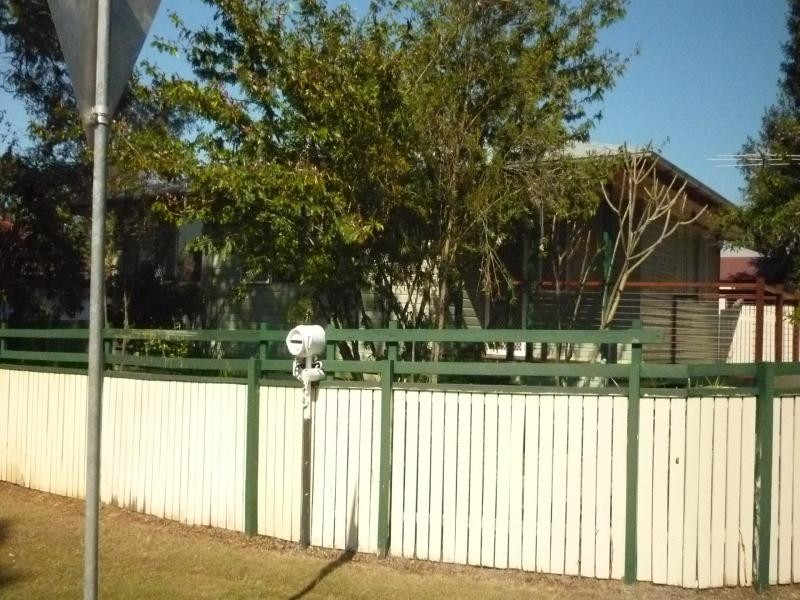 6 Bass Street, Leichhardt QLD 4305