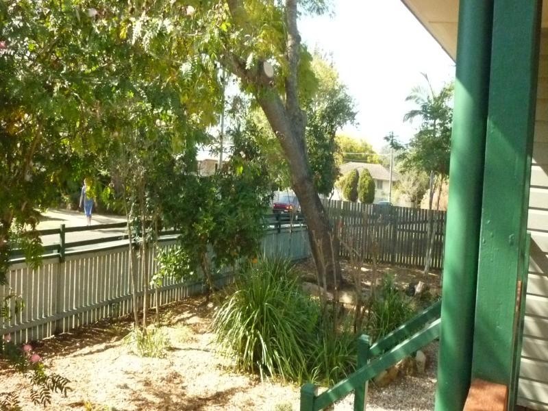 6 Bass Street, Leichhardt QLD 4305