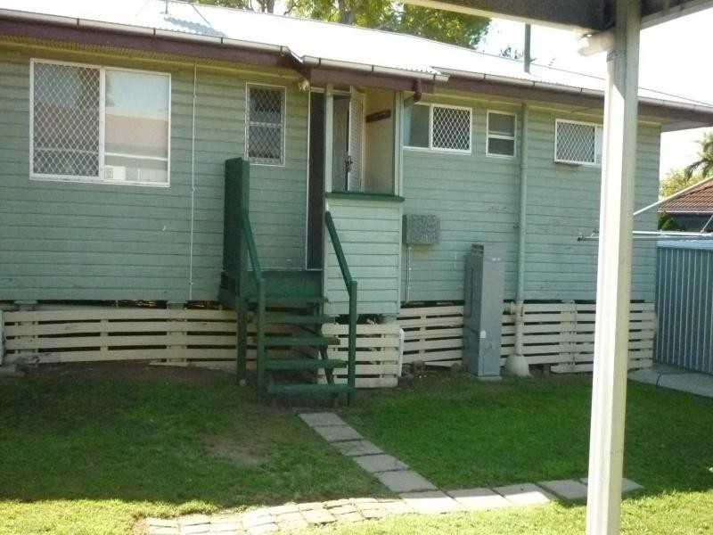 6 Bass Street, Leichhardt QLD 4305