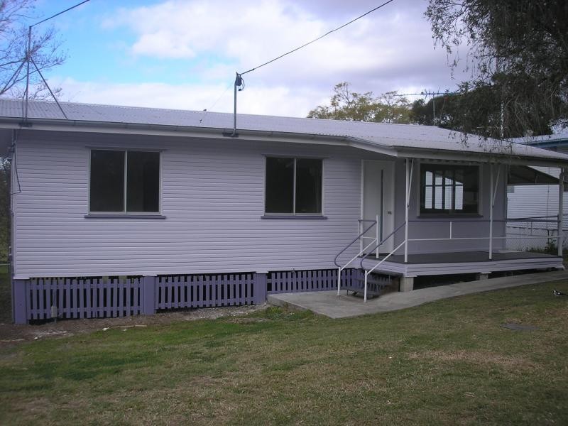 7 Logan Street, North Booval QLD 4304