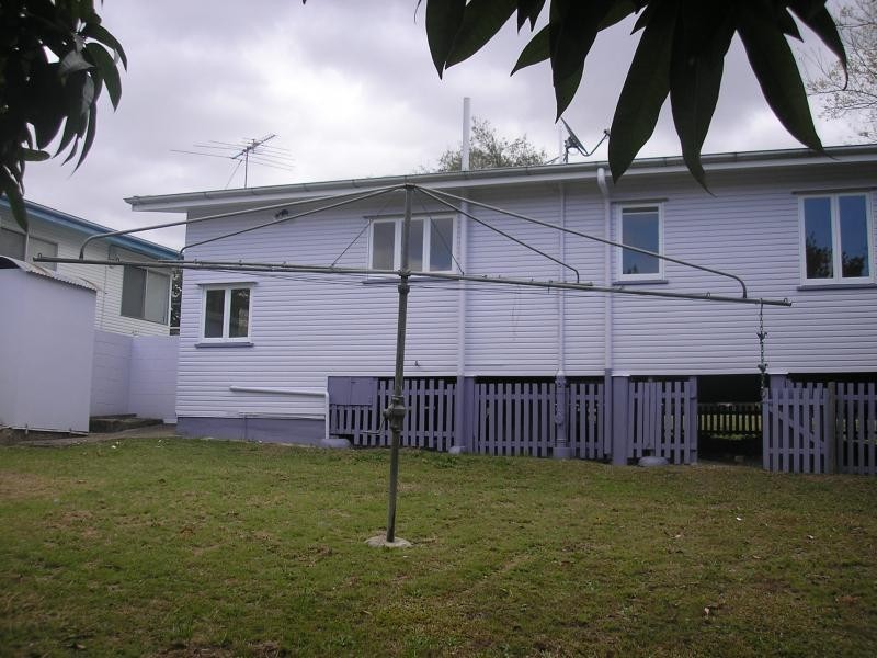 7 Logan Street, North Booval QLD 4304