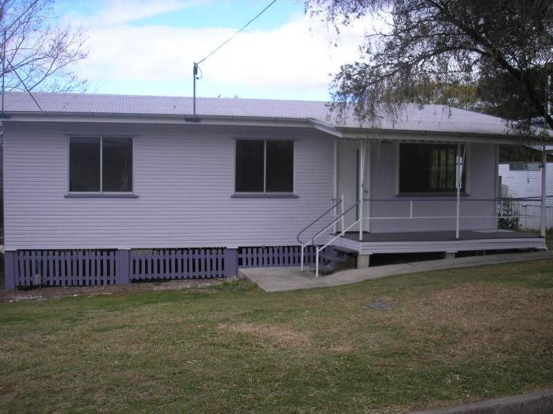 7 Logan Street, North Booval QLD 4304